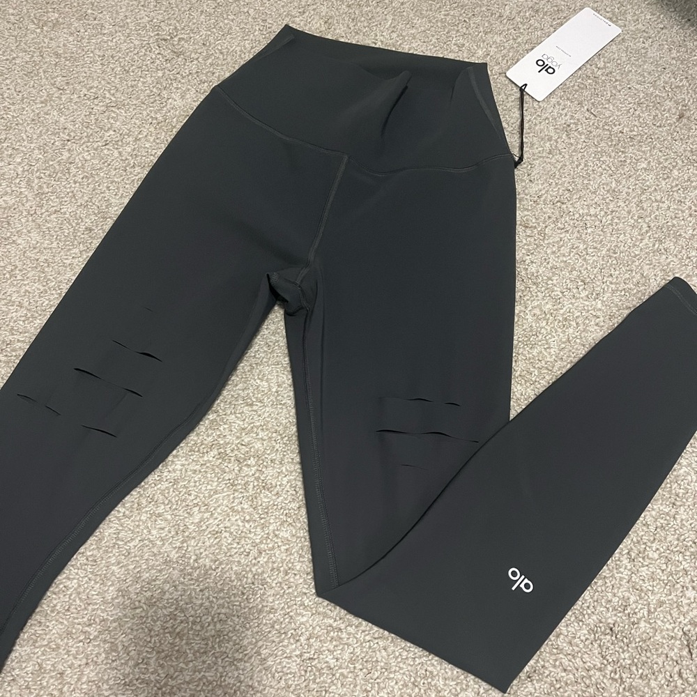 NWT - alo hight waist ripped warrior legging